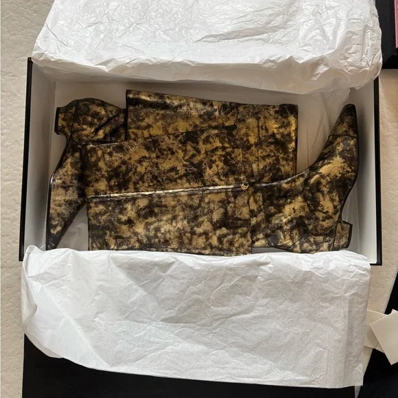 CHANEL BNIB AW 2018 Interlocking CC Logo thigh-high boots - Picture 8 of 16